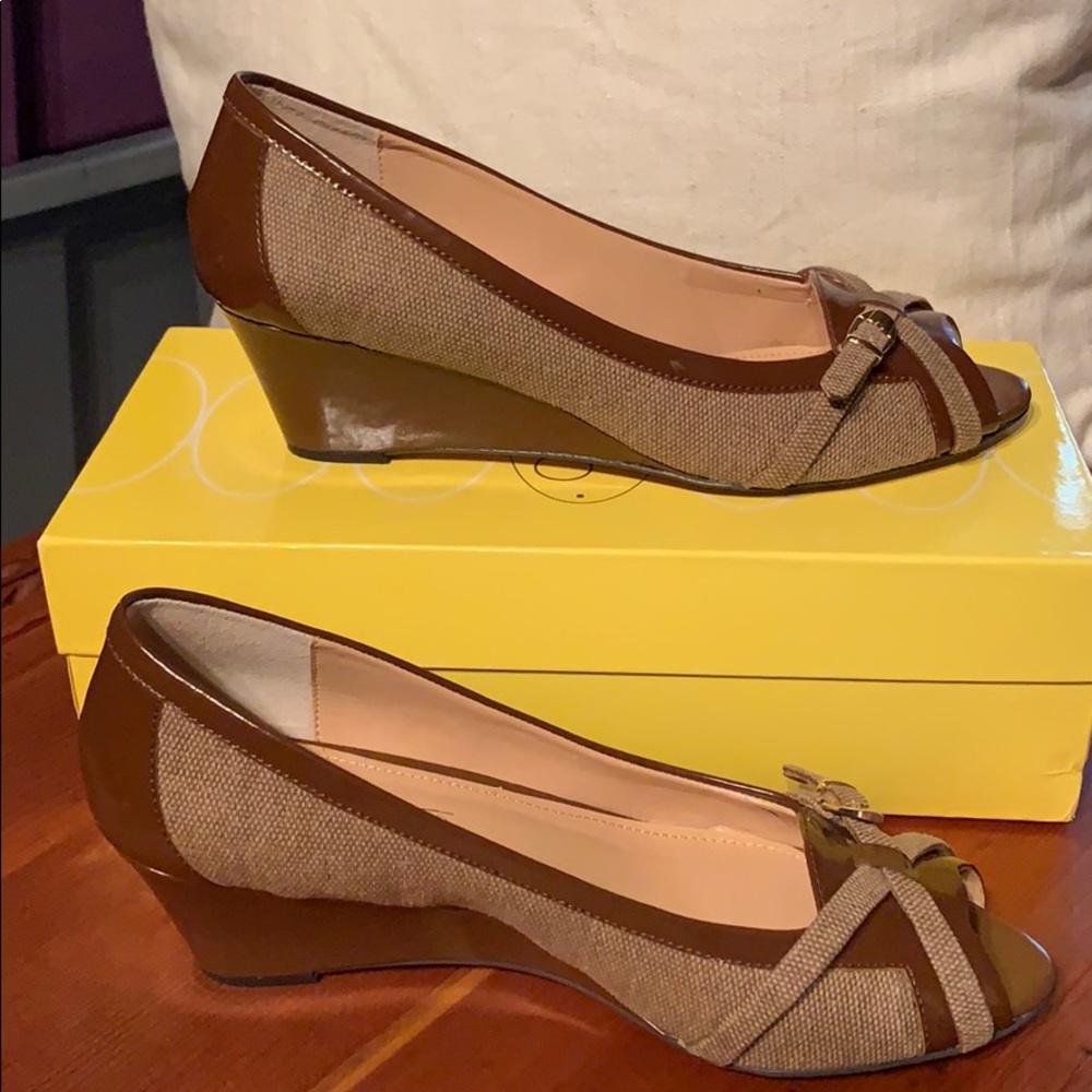 Circa Joan & David. Short brown wedge 8 - Picture 2 of 6